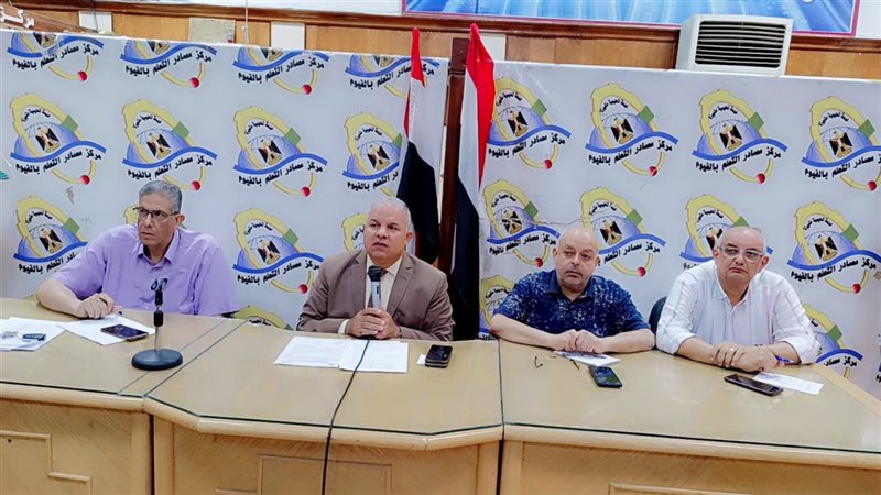 وكيل وزارة التربية والتعليم بالفيوم أثناء اللقاء