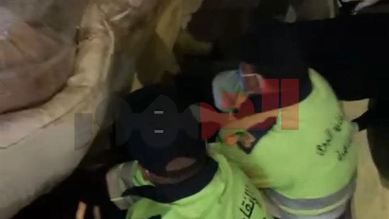 القوات أثناء نقل المتوفي 