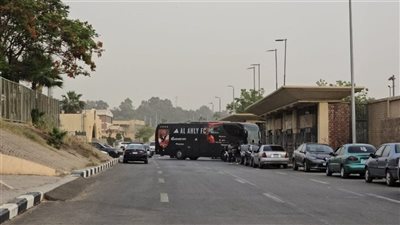 وصول بعثة الأهلي إلى استاد القاهرة استعدادًا لقمة الزمالك