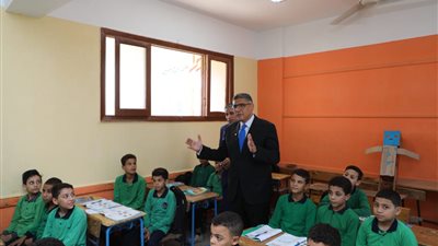 محافظ الجيزة يتابع انتظام الدراسة بعدد من مدارس أبو النمرس