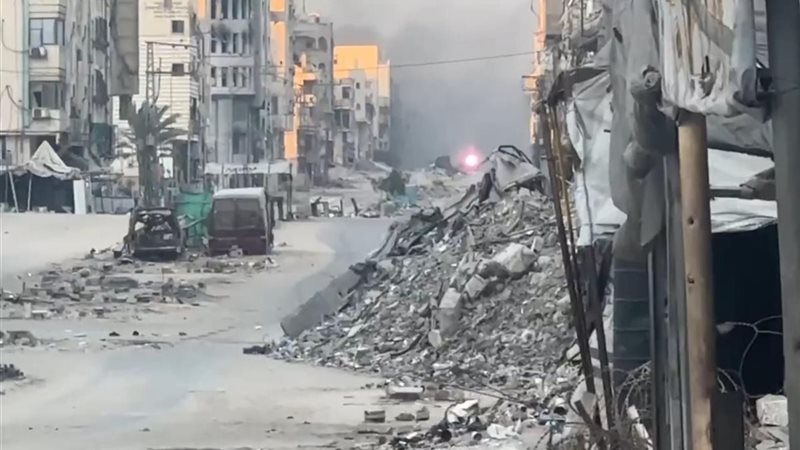 اشتعال دبابة إسرائيلية جراء قصفها بصاروخ مضاد للدروع