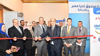 محافظ الفيوم يفتتح معرض لتوزيع الملابس واللحوم 