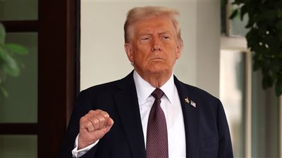 150 ألف موظف يغادرون الحكومة الأمريكية وسط تحذيرات من تأثر عمل الوكالات