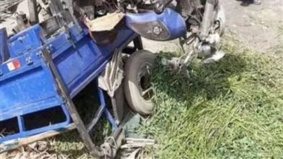 مصرع وإصابة 3 أشخاص في تصادم سيارة نقل وتروسيكل بقرية العيساوية 