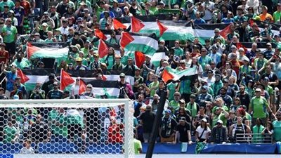 50 رياضيا محترفا يطالبون بحرمان إسرائيل من كرة القدم.. تفاصيل