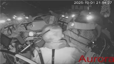 بحرية الاحتلال تعتقل نشطاء 