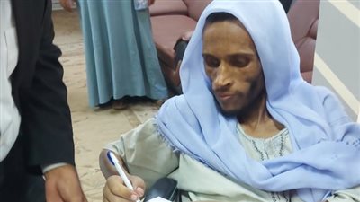 استجابة سريعة.. عقد عمل لمريض سرطان بجامعة خاصة بسوهاج