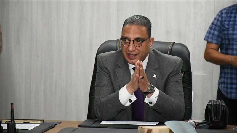  محافظ الفيوم يناقش استعدادات المحافظة للمرحلة السادسة 