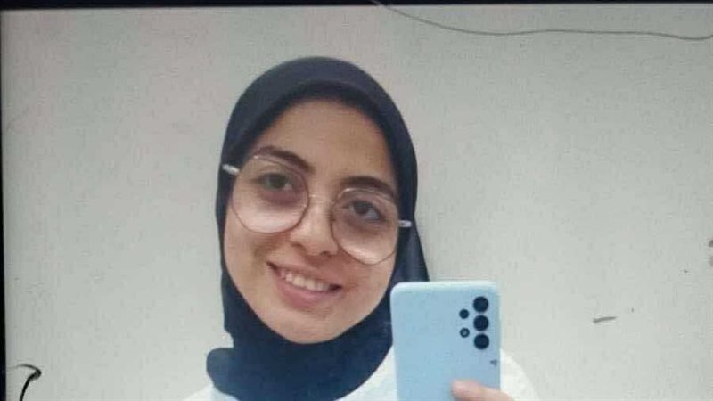 الطالبة منة الله فاروق
