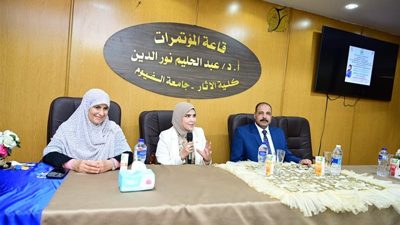 النائبة الدكتورة ميرفت عبد العظيم أثناء الندوة