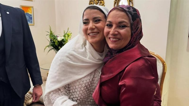 هبه قطب وابنتها