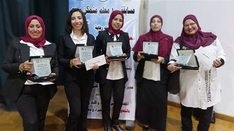 الفائزون 