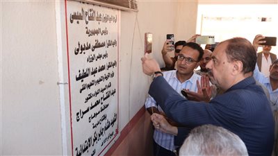 محافظ سوهاج يفتتح مدرسة 
