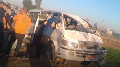 انقلاب ميكروباص على طريق طنطا كفر الزيات يُسفر عن إصابة 14 شخصا