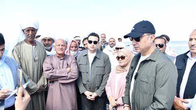 محافظ الفيوم يشارك الصيادين فرحتهم بافتتاح موسم الصيد ببحيرة قارون