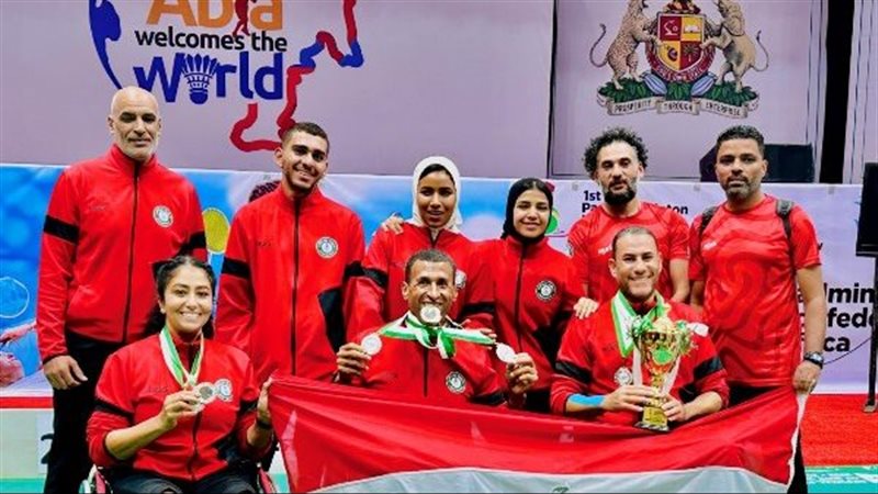  لاعبو المنتخب الوطني للريشة الطائرة
