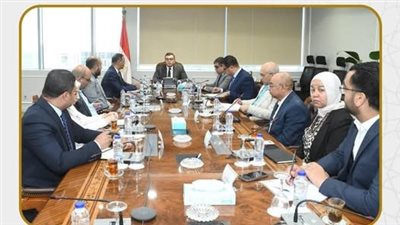 وزير الإسكان يتابع موقف تنفيذ وحدات مشروع «ديارنا»
