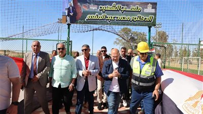 محافظ الجيزة يتفقد نادي المناجم والملعب الخماسي بالواحات