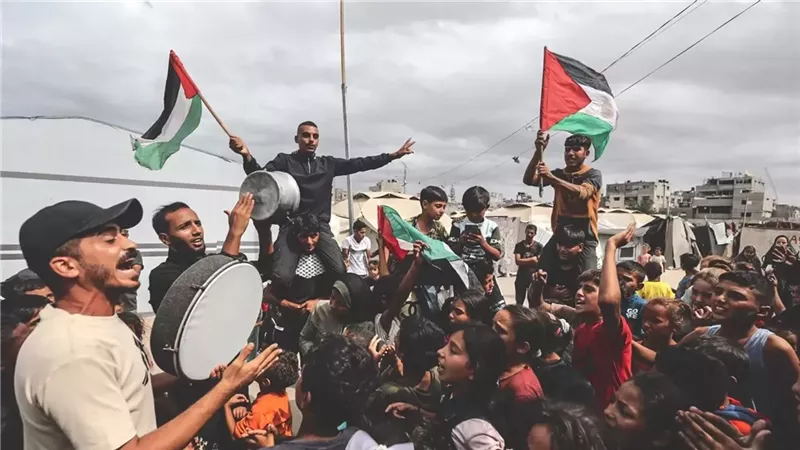 الفلسطينيون
