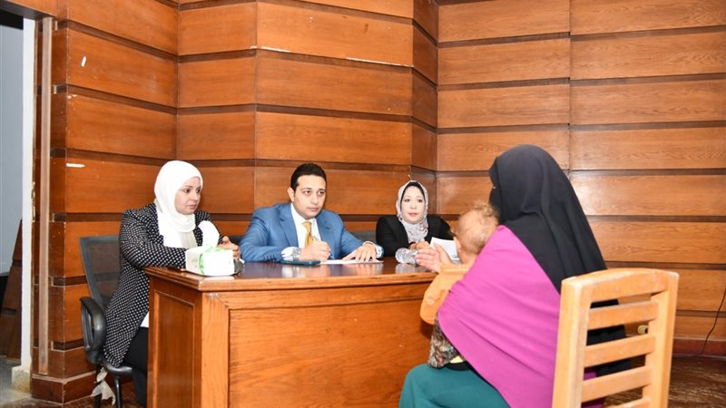 الدكتور محمد  التونى نائب محافظ الفيوم أثناء اللقاء