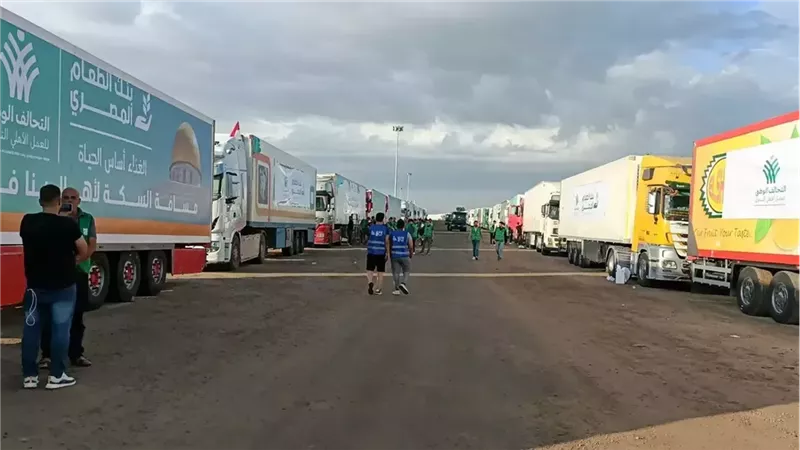 شاحنات المساعدات 