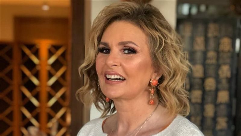 الفنانة يسرا