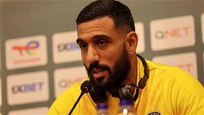 أحمد الشناوي يحضر المؤتمر الصحفي لمباراة نهضة بركان في  السوبر الإفريقي