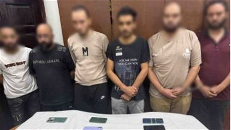 جانب من المتهمين عقب ضبطهم 