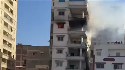 وصلة شاحن تشعل حريق هائل داخل شقة سكنية بالإسكندرية (صور)