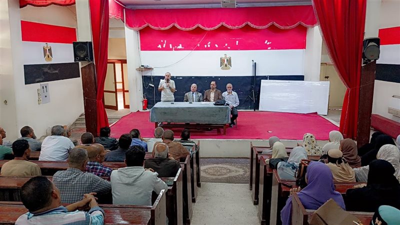 وكيل وزارة تعليم الفيوم أثناء اللقاء