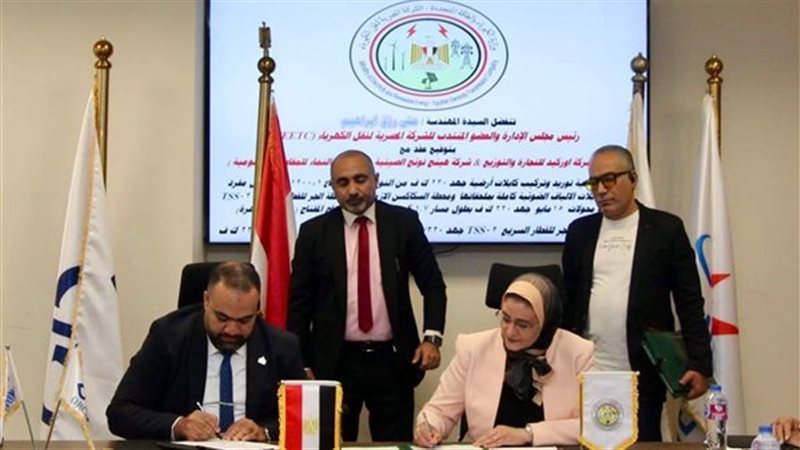 توقيع 3 عقود جديدة لدعم مشروعات القطار السريع