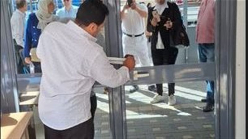 خلال غلق المدرسة 