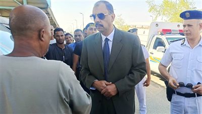لمتابعة انتظام الحركة.. عبد الفتاح سراج يتفقد موقفي الجامعة وسوهاج الجديدة 