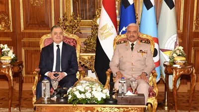 الفريق أول عبد المجيد صقر يستقبل وزير الداخلية لتقديم التهنئة بمناسبة ذكرى انتصارات أكتوبر