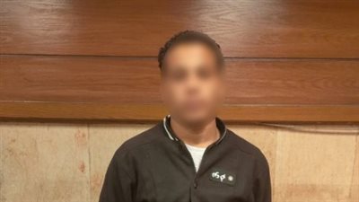 ابتزاز في الشارع وفضيحة على الإنترنت.. القبض على منادي سيارات بالقاهرة