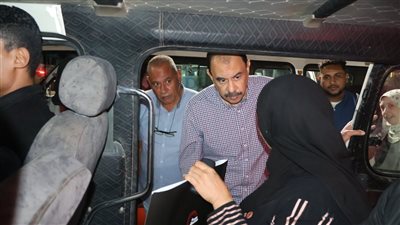 محافظ سوهاج يتفقد المواقف العامة لمتابعة الالتزام بالتعريفة الجديدة وخطوط السير