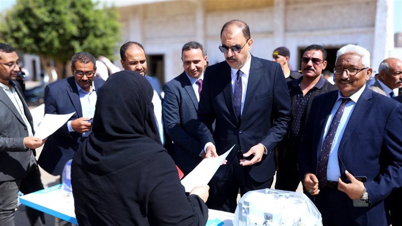 جانب من تسليم المشروعات 