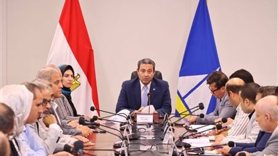 محافظ دمياط يناقش الخطة الإستثمارية لقطاعي الصحة والرياضة لتعزيز الخدمات المقدمة للمواطنين
