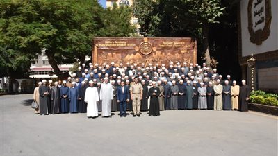 136 إمامًا وخطيبًا يجتازون الدراسات المنهجية للدورة التثقيفية في الاستراتيجية والأمن القومي