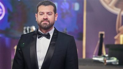 وجوه مختلفة لعمرو يوسف في الإعلان الرسمي لـفيلم السلم والثعبان.. لعب عيال