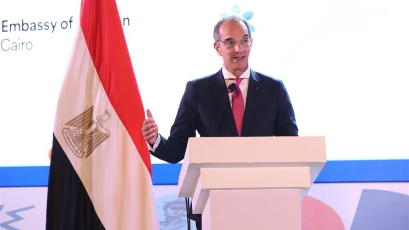 عمرو طلعت وزير الاتصالات وتكنولوجيا المعلومات 
