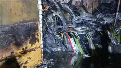 شاهد بالصور الحماية المدنية تسيطر على حريق قطع غيار سيارات بالإسكندرية