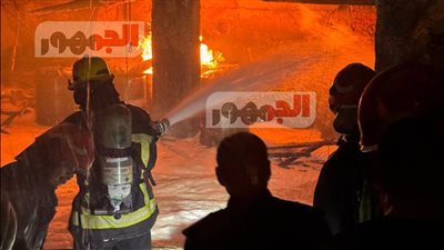 شاهد حريق داخل فيلا بالشروق.. والحماية المدنية تتدخل 