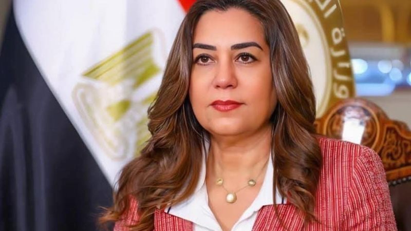 منال عوض  