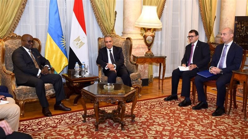وزير الخارجية يلتقي نظيره الرواندي