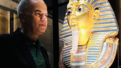 أول تعليق من مدير الترميم بالمتحف المصري الكبير على رفع قناع توت عنخ آمون