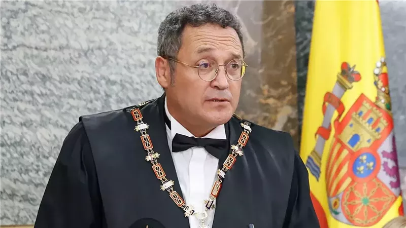 النائب العام الإسباني ألفارو جارسيا أورتيز 