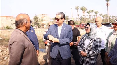 محافظ دمياط يشدد على سرعة الإنتهاء من أعمال تطوير رصف طريق السنانية