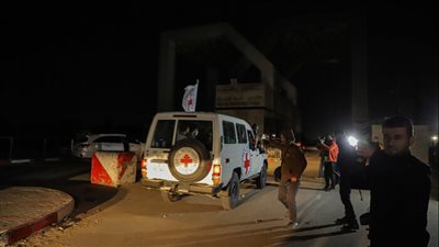 الصليب الأحمر يُسلم جثة لإسرائيل.. والإعلام العبري يكشف: تعود لعامل أجنبي
