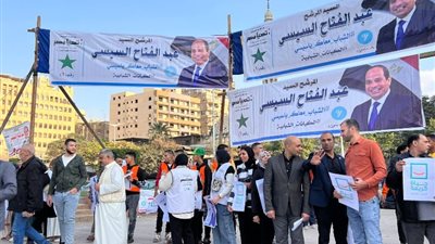 شباب مصر يحتفل بفوز الرئيس السيسي في الانتخابات الرئاسية 2024